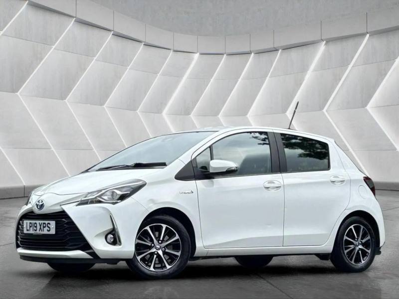 2019 Toyota Yaris 1.5 Vvt-H Icon Tech E-CVT Euro 6 (s/s) 5dr in White — image 1
