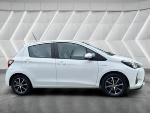 2019 Toyota Yaris 1.5 Vvt-H Icon Tech E-CVT Euro 6 (s/s) 5dr in White — image 4