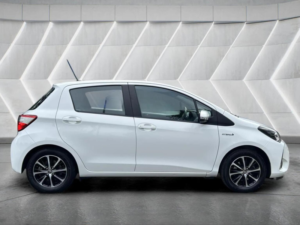 2019 Toyota Yaris 1.5 Vvt-H Icon Tech E-CVT Euro 6 (s/s) 5dr in White — image 5