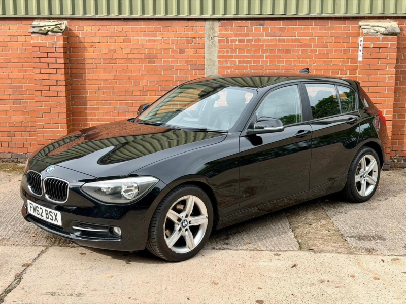 2013 BMW 1 Series 1.6 116i Sport Euro 5 (s/s) 5dr in Black — image 1