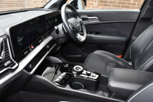 2025 Kia Sportage 1.6 H T-Gdi Gt-Line SUV 5dr Petrol Hybrid Auto Euro 6 (s/s) (207 Bhp) in Black — image 4