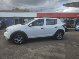 2017 Dacia Sandero Stepway 0.9 Stepway Laureate Tce 90 in White — image 2