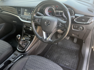 2015 Vauxhall Astra 1.0 I Turbo Ecoflex Sri in Black — image 6