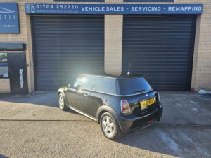 2010 MINI Hatch 1.4 First Hatch in Black — image 3