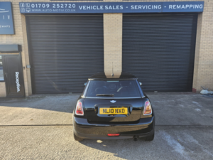 2010 MINI Hatch 1.4 First Hatch in Black — image 4