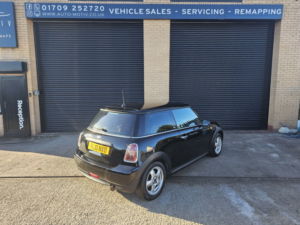 2010 MINI Hatch 1.4 First Hatch in Black — image 5