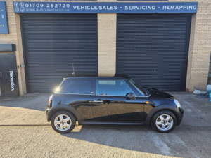 2010 MINI Hatch 1.4 First Hatch in Black — image 6