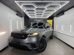2018 Land Rover Range Rover Velar 2.0 D240 R-Dynamic S in Grey — image 3