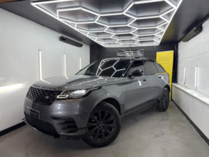 2018 Land Rover Range Rover Velar 2.0 D240 R-Dynamic S in Grey — image 4