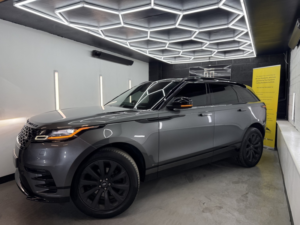 2018 Land Rover Range Rover Velar 2.0 D240 R-Dynamic S in Grey — image 5