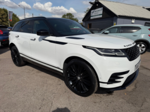 2017 Land Rover Range Rover Velar 2.0 D180 R-Dynamic Se SUV 5dr Diesel Auto 4WD Euro 6 (s/s) (180 Ps) in White — image 3