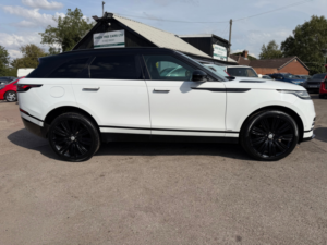 2017 Land Rover Range Rover Velar 2.0 D180 R-Dynamic Se SUV 5dr Diesel Auto 4WD Euro 6 (s/s) (180 Ps) in White — image 5