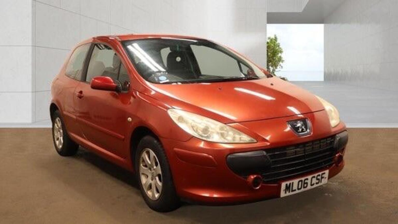 2006 Peugeot 307 1.6 16v S 3dr in Red — image 1