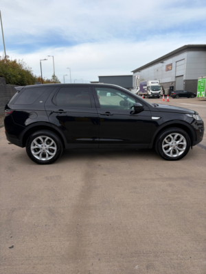 2018 Land Rover Discovery Sport 2.0 Td4 Hse SUV 5dr Diesel Auto 4WD Euro 6 (s/s) (180 Ps) in Black — image 6