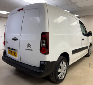 2018 Citroen Berlingo 1.6 Bluehdi 850 Enterprise Panel Van 5dr Diesel Manual L1 (112 G/km, 100 Bhp) in White — image 4