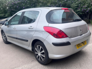 2011 Peugeot 308 1.6 Hdi Fap S Egc 5dr in Silver — image 2