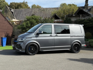 2021 Volkswagen Transporter 2.0 Tdi T32 Highline in Grey — image 3