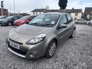 2011 Renault Clio 1.2 Tce Dynamique Tomtom in Beige — image 3