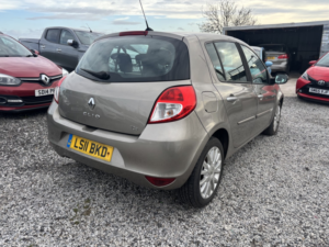 2011 Renault Clio 1.2 Tce Dynamique Tomtom in Beige — image 6