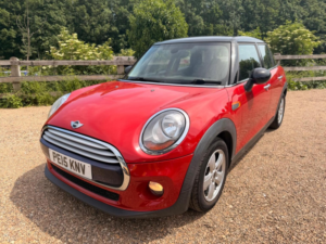 2015 MINI Hatch 1.5 Cooper D Auto Euro 6 (s/s) 5dr in Red — image 5