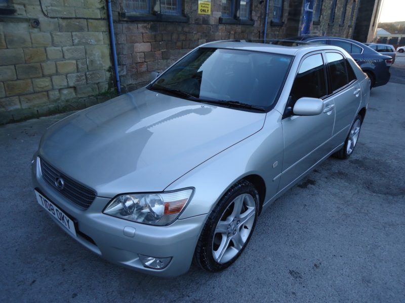 1999 Lexus Is 2.0 200 Se in Silver — image 1