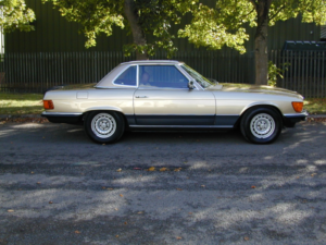 1981 Mercedes-Benz Sl Ref 8834 - Mercedes Benz R107 500 Sl 5.0 V8 Classic - Ulez (rhd - Uk Car) in Gold — image 2