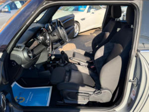 2017 MINI Hatch 1.5 Cooper Euro 6 (s/s) 3dr in Grey — image 4