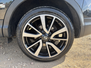 2016 Nissan Qashqai 1.2 Dig-T Tekna in Black — image 5