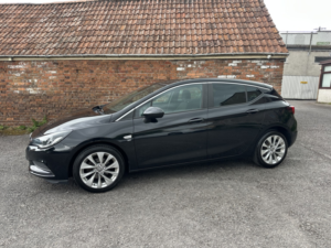 2018 Vauxhall Astra 1.0 I Turbo Ecotec Se in Black — image 3