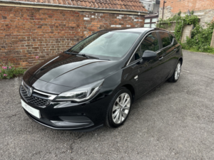 2018 Vauxhall Astra 1.0 I Turbo Ecotec Se in Black — image 4
