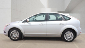 2010 Ford Focus 1.6 Tdci Dpf Titanium 5dr in Silver — image 5