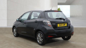 2014 Toyota Yaris 1.33 Dual Vvt-I Icon Plus Euro 5 5dr in Black — image 3