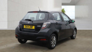 2014 Toyota Yaris 1.33 Dual Vvt-I Icon Plus Euro 5 5dr in Black — image 4