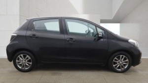 2014 Toyota Yaris 1.33 Dual Vvt-I Icon Plus Euro 5 5dr in Black — image 5