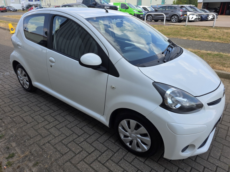 2014 Toyota Aygo 1.0 Vvt-I Move in White — image 1