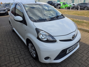 2014 Toyota Aygo 1.0 Vvt-I Move in White — image 2