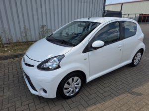 2014 Toyota Aygo 1.0 Vvt-I Move in White — image 5