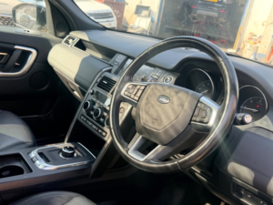 2019 Land Rover Discovery Sport Td4 Landmark in White — image 4