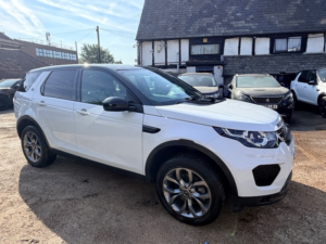 2019 Land Rover Discovery Sport Td4 Landmark in White — image 5