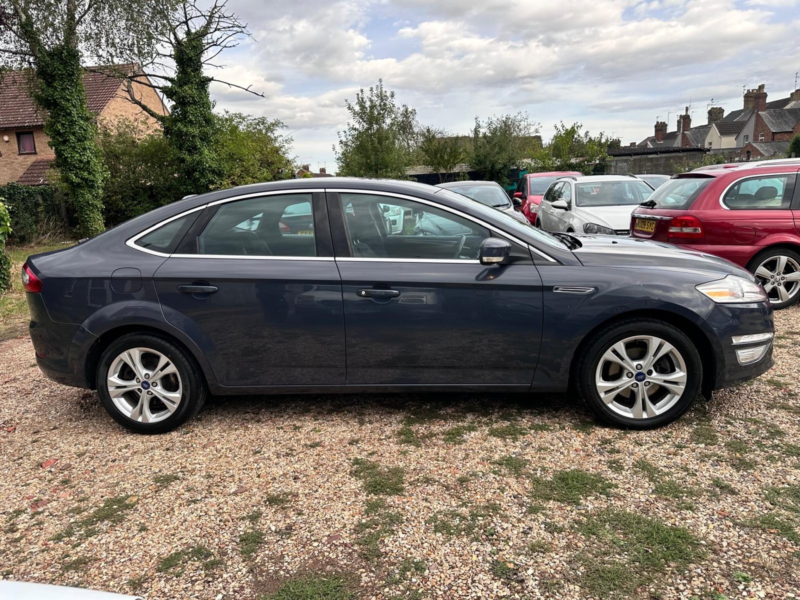 2011 Ford Mondeo 2.0 Titanium in Grey — image 1