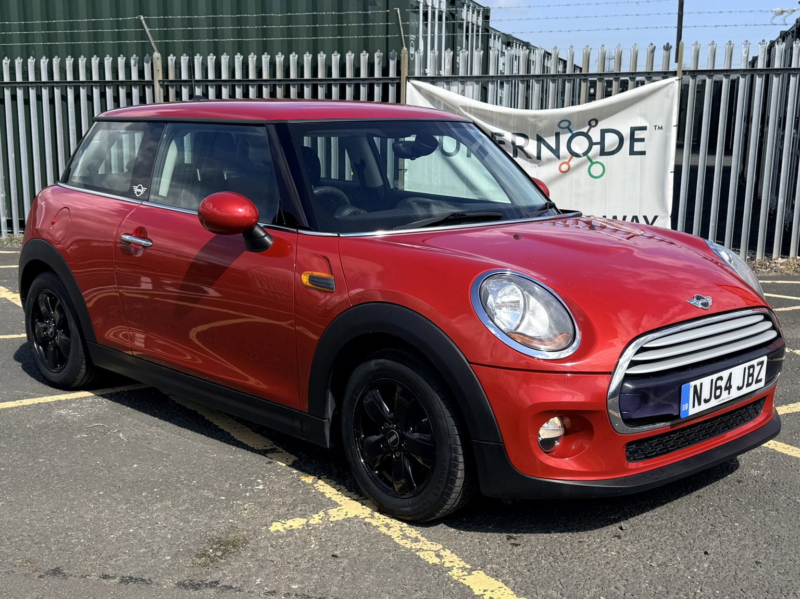 2014 MINI Hatch 1.5 Cooper Hatchback 3dr Petrol Manual Euro 6 (s/s) (136 Ps) in Red — image 1