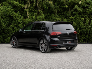 2016 Volkswagen Golf 2.0 Tsi Bluemotion Tech Gti in Black — image 3