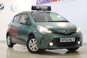 2015 Toyota Yaris 1.33 Dual Vvt-I Excel Hatchback 5dr Petrol Multidrive S Euro 5 Euro 5 (99 Ps) in Green — image 6