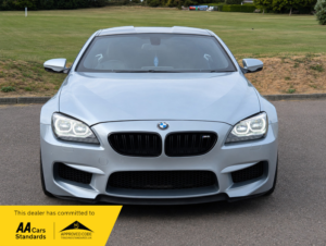 2012 BMW M6 V8 in Blue — image 3