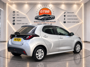 2021 Toyota Yaris Vvt-H Icon E-CVT Euro 6 Automatic (e-Cvt) Petrol/hybrid 1.5l in Silver — image 3