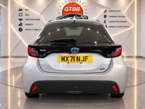 2021 Toyota Yaris Vvt-H Icon E-CVT Euro 6 Automatic (e-Cvt) Petrol/hybrid 1.5l in Silver — image 5