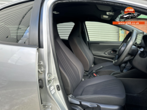 2021 Toyota Yaris Vvt-H Icon E-CVT Euro 6 Automatic (e-Cvt) Petrol/hybrid 1.5l in Silver — image 6