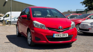 2012 Toyota Yaris 1.33 Dual Vvt-I Tr Euro 5 5dr in Red — image 2