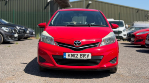 2012 Toyota Yaris 1.33 Dual Vvt-I Tr Euro 5 5dr in Red — image 3