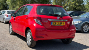 2012 Toyota Yaris 1.33 Dual Vvt-I Tr Euro 5 5dr in Red — image 5